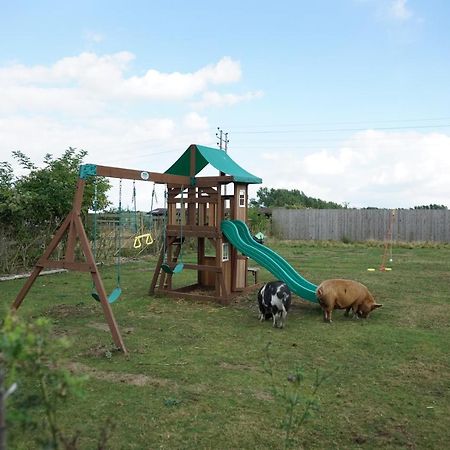 The Piggery Pod Hotel ซิททิงบอร์น ภายนอก รูปภาพ