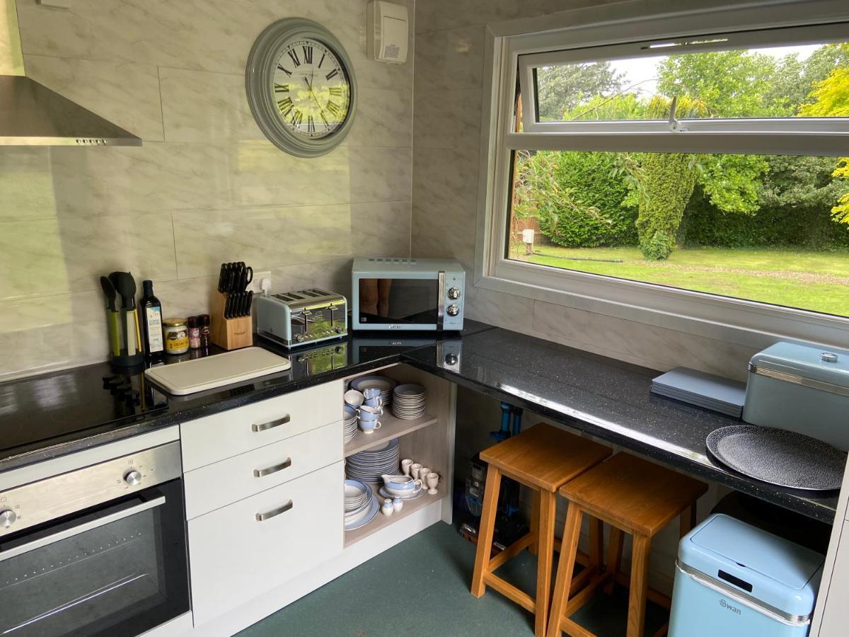 The Piggery Pod Hotel ซิททิงบอร์น ภายนอก รูปภาพ
