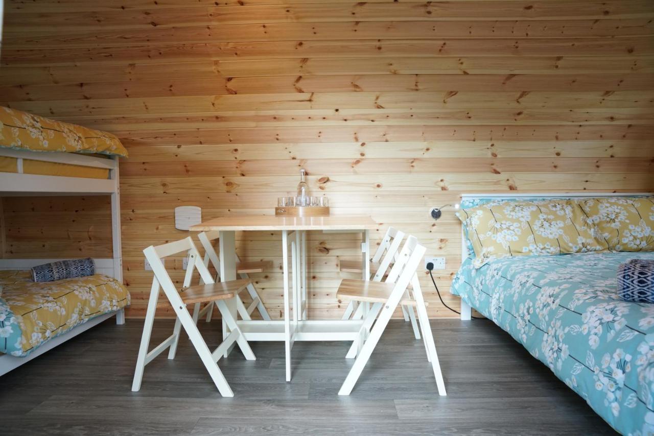 The Piggery Pod Hotel ซิททิงบอร์น ภายนอก รูปภาพ