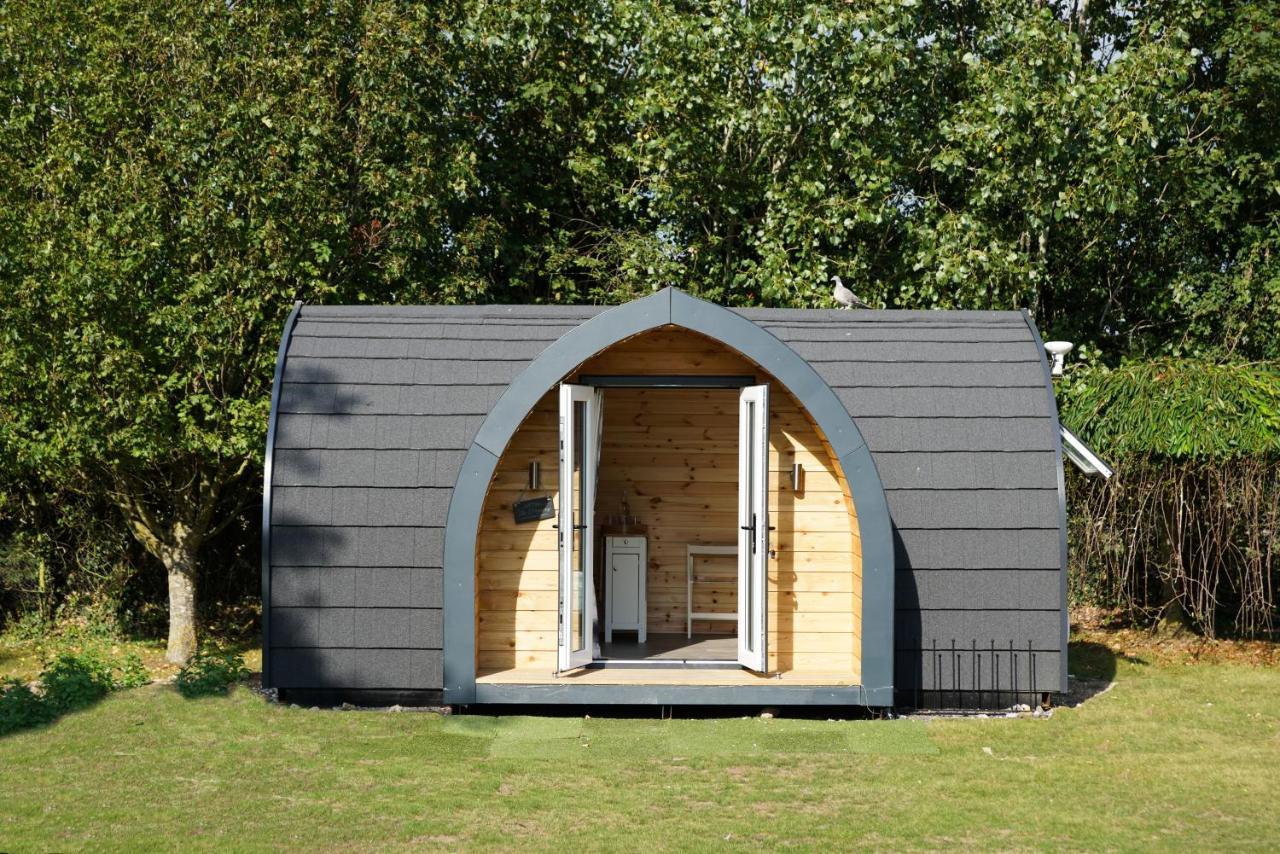 The Piggery Pod Hotel ซิททิงบอร์น ภายนอก รูปภาพ